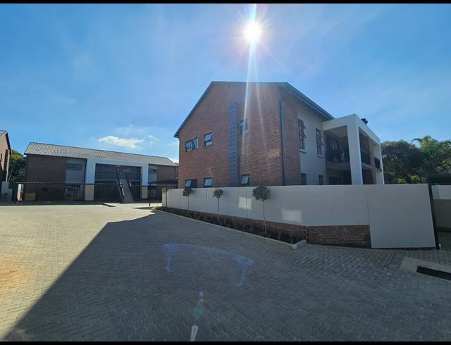 3 BEDROOM APARTMENT FOR SALE IN BRYANSTON